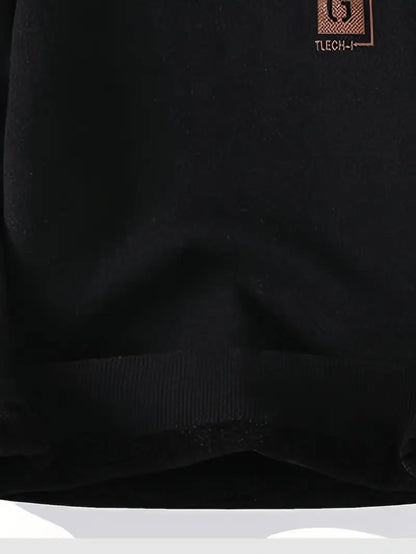 Men’s Winter Warm Fleece-Lined Sweatshirt – Casual Round Neck Pullover with Printed Patch Design